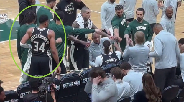 博鱼电竞-心已走？字母哥似听非听里弗斯布置战术 木屋时刻也未碰拳！